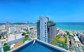 Central Pattaya Fully Equipped Condo Next To Beach